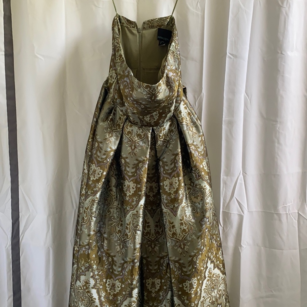 Gorgeous rich green Cynthia Rowley size 4 ball gown. Gorgeous fabric!